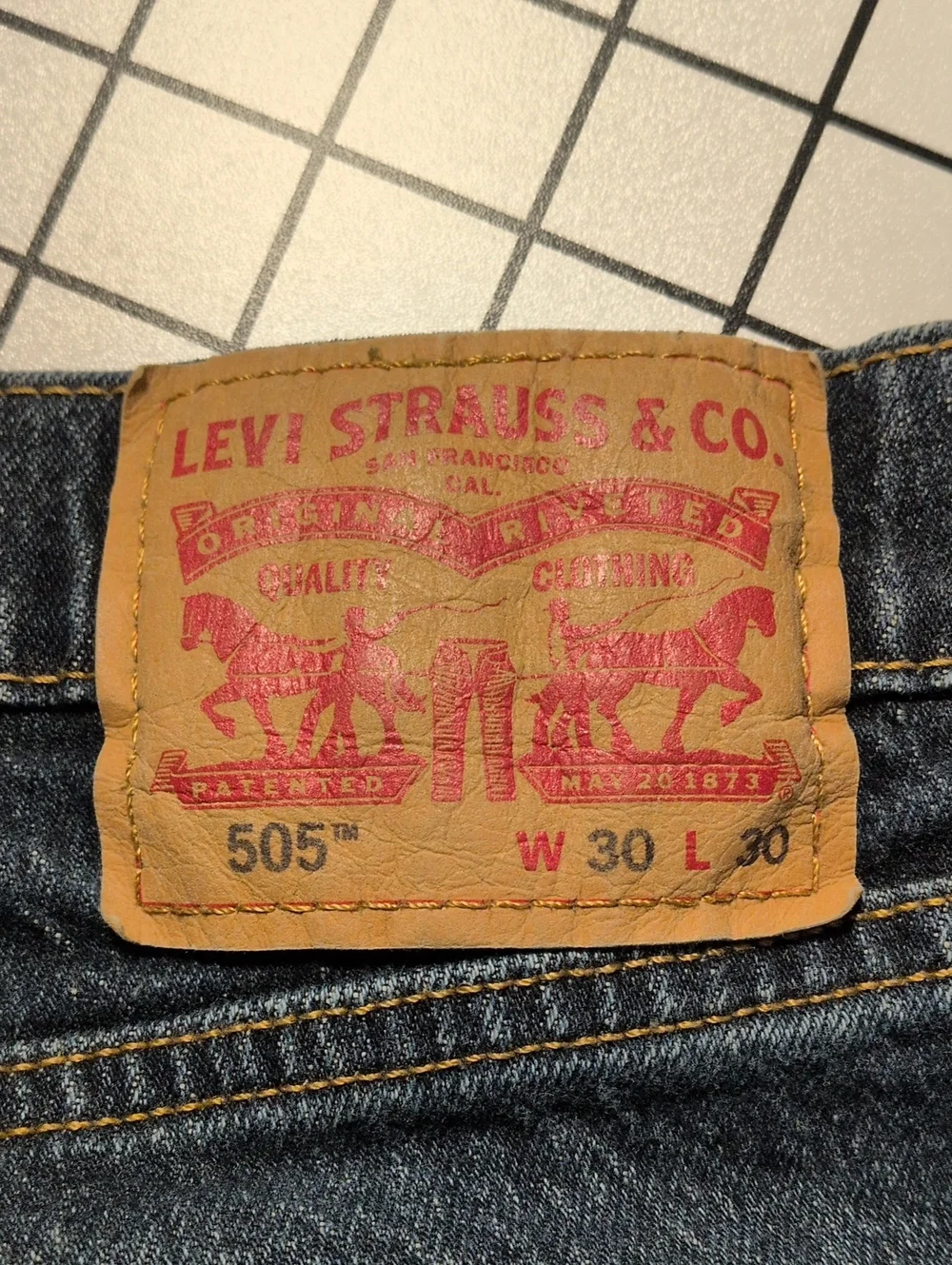 Levi's Men's 505 Dark Wash Straight Jeans - Subtle Fading Size 30/30